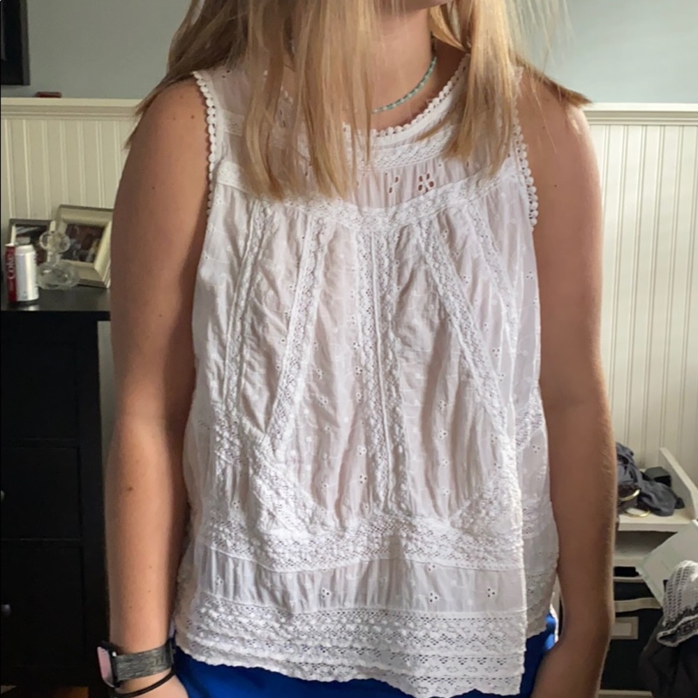 AQUA Brand Eyelet Swingback Top - L